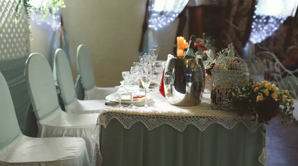 bridal table at wedding