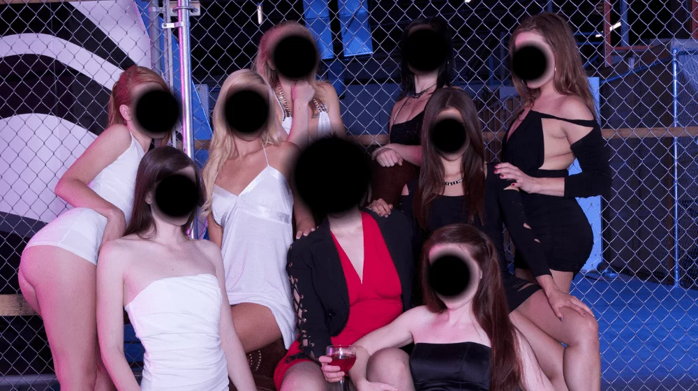 big group of women on a bachelorette/hen night