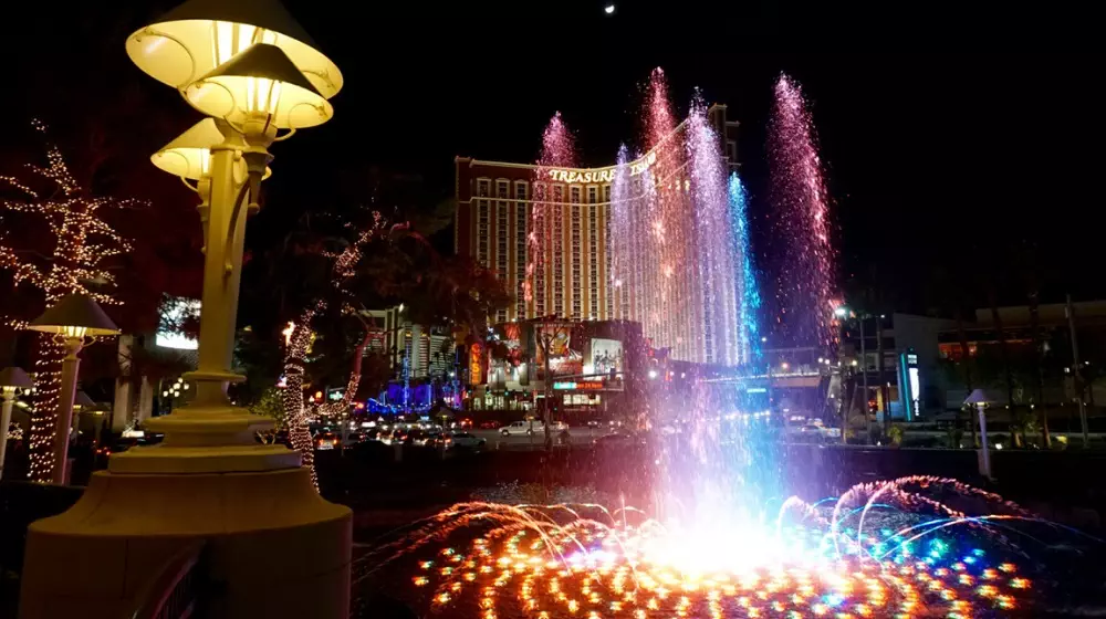 night fountain light show in vegas